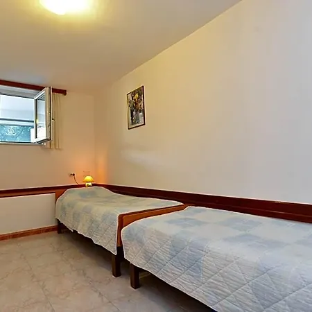 765 Hotel